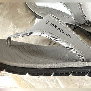 Tek Gear casual sandals - Women’s size 11 XL - NEW WITH TAGS - gray